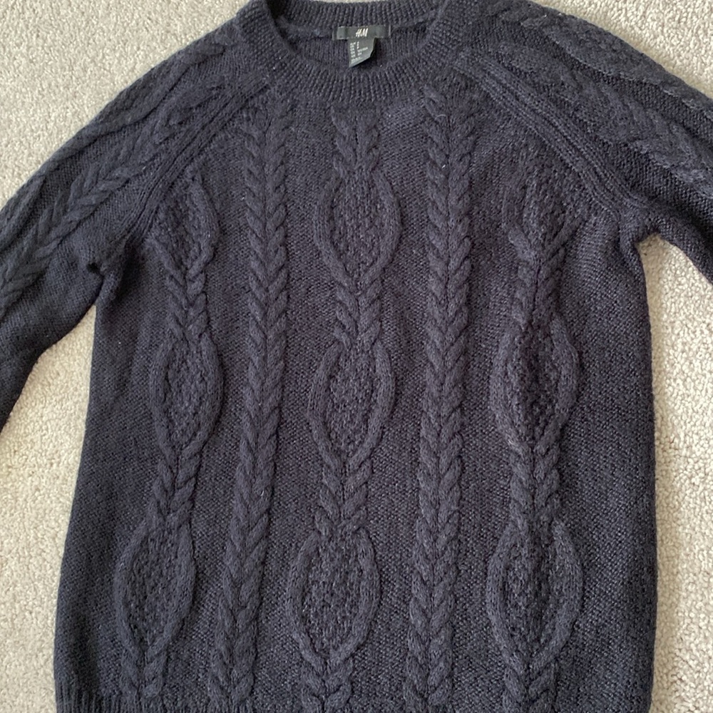 H&M black sweater S